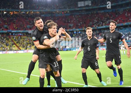 Monaco di Baviera, Germania. 10th giugno 2022. Anteprima del gioco della Lega delle Nazioni UEFA Ungheria-Germania: Goaljubel Leon GORETZKA (GER) dopo il suo obiettivo a 2:2, da sinistra a destra Kevin VOLLAND (GER), Leon GORETZKA (GER), Joshua KIMMICH (GER), Mats HUMMELS (GER), giubilazione, Gioia, entusiasmo, azione.fase di gruppo, turno preliminare di gruppo F, partita M36, Germania (GER) - Ungheria (HUN) 2-2, il 06/23/2021 a Monaco di Baviera / Germania, stadio di calcio (Alliianz Arena). Calcio EM 2020 dal 06/11/2021-07/11/2021. Credit: dpa/Alamy Live News Foto Stock