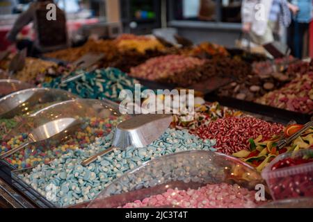 Dolci in vendita al mercato di Winchester Foto Stock