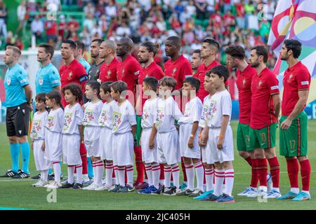 Giugno 09, 2022. Lisbona, Portogallo. Portogallo giocatori durante il canto dell'inno nazionale durante il torneo finale della Lega delle Nazioni UEFA tra Portogallo e Czechia credito: Alexandre de Sousa/Alamy Live News Foto Stock