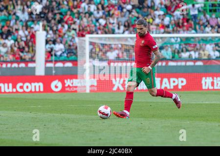 Giugno 09, 2022. Lisbona, Portogallo. Ruben Neves (18), centrocampista di Portogallo e Wolverhampton, in azione durante il torneo finale della Lega delle Nazioni Unite tra Portogallo e Repubblica Ceca. Credito: Alexandre de Sousa/Alamy Live News Foto Stock