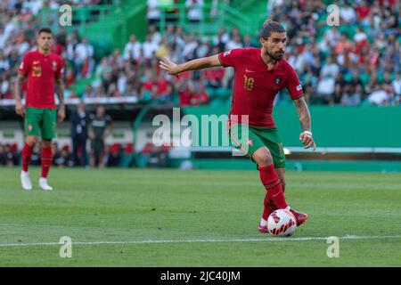 Giugno 09, 2022. Lisbona, Portogallo. Ruben Neves (18), centrocampista di Portogallo e Wolverhampton, in azione durante il torneo finale della Lega delle Nazioni Unite tra Portogallo e Repubblica Ceca. Credito: Alexandre de Sousa/Alamy Live News Foto Stock