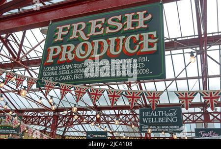 All'interno delle bancarelle del mercato storico di Altrincham, Greenwood Street, Altrincham, Manchester, Inghilterra, REGNO UNITO, WA14 1SA Foto Stock