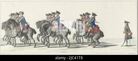 Tre gruppi di guardie a cavallo. Nel margine la didascalia in olandese, francese e inglese. Parte di una serie di 41 tavole che mostrano la processione funebre di Stadholder William IV a Delft il 4 febbraio 1752. Numerato in alto a destra: 4., funerale di Guglielmo IV, 1752, piatto 4 Guardia a cavallo (titolo sull'oggetto) Lyk-staetsie van zyne doorluchtigste Hoogheid den den Heere Willem [IV] Carel Hendrik Friso, Prince van Orange en Nassau (...) gehouden den IV febbraio 1752 (titolo della serie sull'oggetto), print maker: Jan Punt, (citato in oggetto), relatore intermediario: Pieter Jan van Cuyck, (citato in oggetto Foto Stock