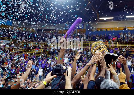 Franca, Brasile. 09th giugno 2022. SP - Franca - 06/09/2022 - NBB 2022, FRANCA X FLAMENGO - i giocatori franca festeggiano la vittoria al termine della partita contro Flamengo al Poliesportivo Pedrocao per il friendly Foto: Thiago Calil/AGIF/Sipa USA Credit: Sipa USA/Alamy Live News Foto Stock