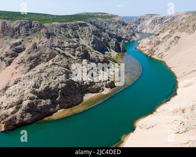 Drone girato, Parizevacka Glavica, location di film Karl May, fiume Zrmanja, Jasenice, contea di Zara, Croazia Foto Stock