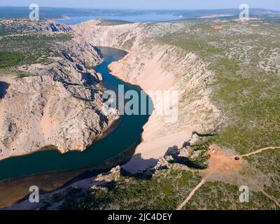 Drone shot, Parizevacka Glavica, location di film Karl May, fiume Zrmanja, Jasenice, contea di Zara, CroatiaDrone shot, Pari Foto Stock