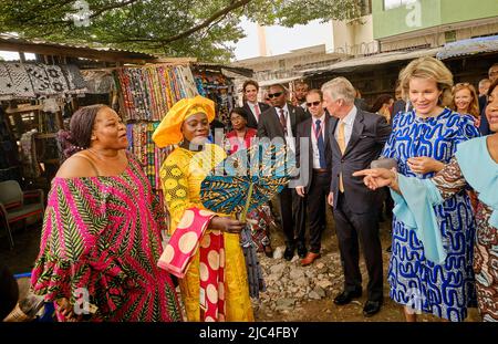 RDC Congo seconda giornata Lady Denise Nyakeru, RDC Congo Presidente Felix Tshisekedi, Regina Mathilde del Belgio e Re Philippe - Filip del Belgio raffigurato durante la visita del mercato delle pagne a Kinshasa durante una visita ufficiale della coppia reale belga nella Repubblica Democratica del Congo, Martedì 07 giugno 2022, a Kinshasa. Il Re e la Regina Belga visiteranno Kinshasa, Lubumbashi e Bukavu dal 7th giugno al 13th giugno. Foto di Olivier Polet/ABACAPRESS.COM Foto Stock