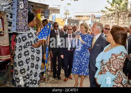 RDC Congo seconda giornata Lady Denise Nyakeru, RDC Congo Presidente Felix Tshisekedi, Regina Mathilde del Belgio e Re Philippe - Filip del Belgio raffigurato durante la visita del mercato delle pagne a Kinshasa durante una visita ufficiale della coppia reale belga nella Repubblica Democratica del Congo, Martedì 07 giugno 2022, a Kinshasa. Il Re e la Regina Belga visiteranno Kinshasa, Lubumbashi e Bukavu dal 7th giugno al 13th giugno. Foto di Olivier Polet/ABACAPRESS.COM Foto Stock