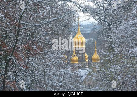 Cappella russa costruita nel 1847-1855 in inverno sul Neroberg a Wiesbaden, Assia, Germania Foto Stock