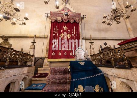 Santuario di Torah nella Sinagoga Vecchia Nuova, Josefstadt, Praga, Repubblica Ceca Foto Stock