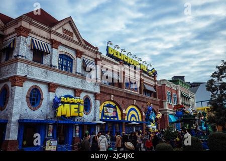 Minions World luminoso e colorato negli Universal Studio Japan Foto Stock