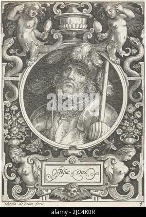 Ritratto di Giulio Cesare come antico generale in medaglione all'interno di una cornice rettangolare con ornamenti in forma di serpenti e creature fantasy, Ritratto di Giosuè in medaglione all'interno di una cornice rettangolare con ornamenti Josue Dux il nove migliore (titolo della serie), tipografia: Nicolaes de Bruyn, (menzionato in oggetto), Paesi Bassi, 1594, carta, incisione, a 122 mm x l 85 mm Foto Stock