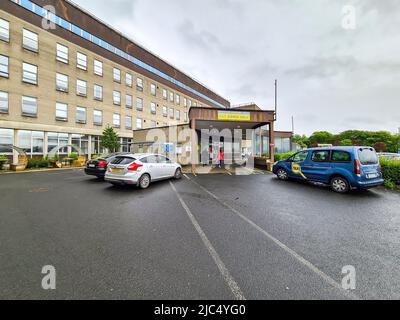 LETTERKENNY, CONTEA DI DONEGAL, IRLANDA - GIUGNO 09 2022 : il Letterkenny University Hospital è uno dei più trafficati del paese. Foto Stock