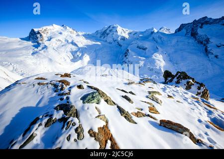 Monte Rosa - 4633 m, Dufourspitze -4634m, Liskamm - 4527m, Wallis, Schweiz *** Caption locale *** le Alpi, panorama alpino, vista, montagna, montagne Foto Stock