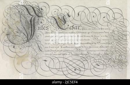 Disegno calligrafico con J iniziale ornata e otto righe di testo: Jules Cesar ... In basso un alfabeto minuscolo nella mano corrispondente. Il testo è incorniciato da un'immagine a scorrimento. Il disegno fa parte di un album, Design of a writing sample: Jules Cesar (...) Spieghel der schrijfkonste (titolo della collana), Jan van de Velde (i), (menzionato in oggetto), Rotterdam, 1605, carta, penna, a 197 mm x l 292 mm Foto Stock