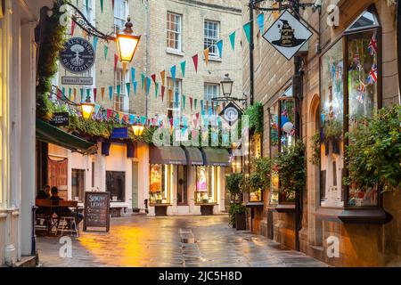 Serata primaverile sulla Rose Crescent a Cambridge, Inghilterra. Foto Stock