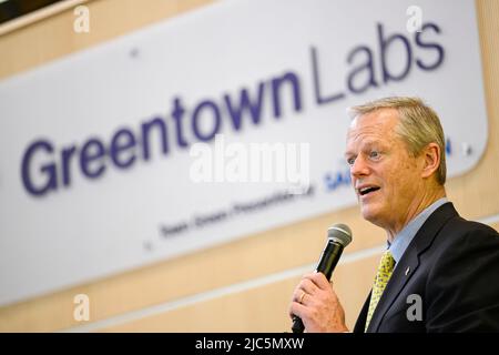 Il governatore del Massachusetts, Charles Charlie Baker, è stato raffigurato durante una visita ai Greentown Labs, a Somerville, durante una Missione economica belga negli Stati Uniti d'America, giovedì 09 giugno 2022. Dal 4th al 12th giugno una delegazione con la Principessa e vari Ministri visiterà Atlanta, New York e Boston. BELGA PHOTO LAURIE DIEFFEMBACQ Foto Stock