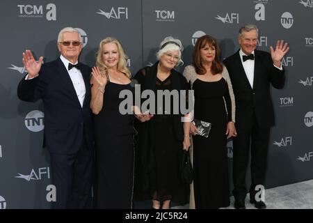 9 giugno 2022, Los Angeles, CA, Stati Uniti d'America: LOS ANGELES - 9 GIUGNO: Duane Chase, Kym Carath, Angela Cartwright, Debbie Turner, Nicholas Hammond al tributo di gala del premio AFI Life Achievement 48th che celebra Julie Andrews al Dolby Theatre il 9 giugno 2022 a Los Angeles, CA (immagine di credito: © Kay Blake/ZUMA Press Wire) Foto Stock