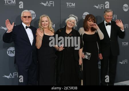 9 giugno 2022, Los Angeles, CA, Stati Uniti d'America: LOS ANGELES - 9 GIUGNO: Duane Chase, Kym Carath, Angela Cartwright, Debbie Turner, Nicholas Hammond al tributo di gala del premio AFI Life Achievement 48th che celebra Julie Andrews al Dolby Theatre il 9 giugno 2022 a Los Angeles, CA (immagine di credito: © Kay Blake/ZUMA Press Wire) Foto Stock