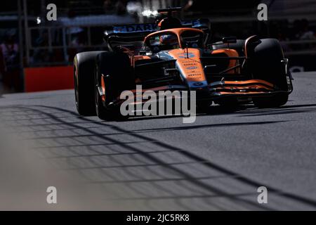 Baku, Azerbaigian. 10th giugno 2022. Daniel Ricciardo (AUS) McLaren MCL36. 10.06.2022. Formula 1 World Championship, Rd 8, Gran Premio di Azerbaigian, Baku Street Circuit, Azerbaijan, Giorno della pratica. Il credito fotografico dovrebbe leggere: XPB/Alamy Live News. Foto Stock