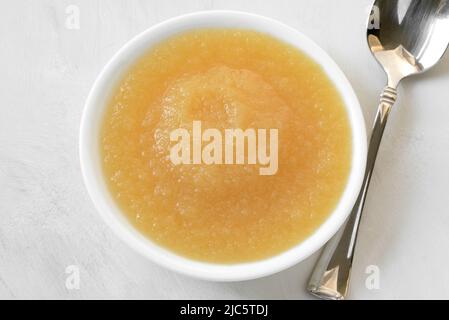 Salsa di mele in una ciotola Foto Stock