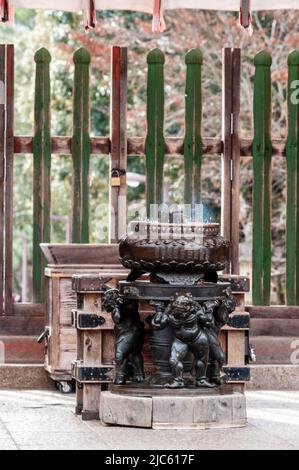 Nara, Giappone - 5 gennaio 2020. Particolare di un ornamento nel Tempio Todai-ji a Nara. Questo tempio è famoso per la sua statua gigante di Buddha e una popolare destinazione turistica. Foto Stock