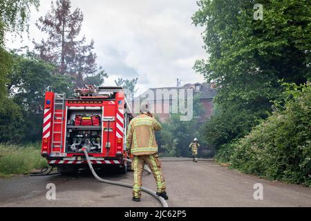 Binche, Belgio. 10th giugno 2022. L'illustrazione mostra la scena di un incendio in una chiesa (Eglise des Recollets) a Binche, Venerdì 10 giugno 2022. BELGA PHOTO ANTHONY MALAGOLI Credit: Belga News Agency/Alamy Live News Foto Stock