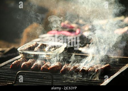 'Mytei' tradizionale rumeno cucinato alla griglia Foto Stock