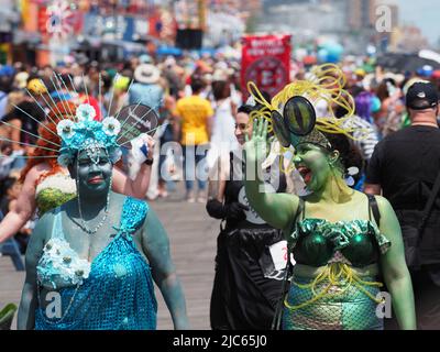 2019 edizione della Coney Island Mermaid Parade. Foto Stock