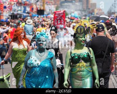 2019 edizione della Coney Island Mermaid Parade. Foto Stock