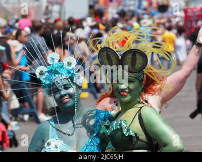 2019 edizione della Coney Island Mermaid Parade. Foto Stock