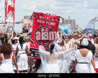 2019 edizione della Coney Island Mermaid Parade. Foto Stock