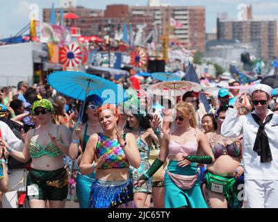 2019 edizione della Coney Island Mermaid Parade. Foto Stock