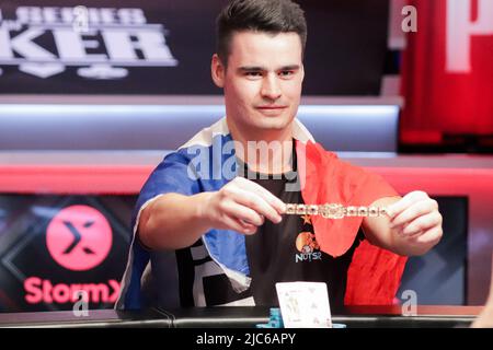LAS VEGAS, NV - GIUGNO 9: Il giocatore di poker Leo Soma di Francia è il vincitore dell'evento WSOP 2022 #14: $1.500 sei-mani No-Limit Hold'em ($456.889) - World Series of Poker al Bally's Las Vegas Hotel & Casino, il 9 giugno 2022, a Las Vegas, Nevada, Stati Uniti. (Foto di Diego Ribas/PxImages) Foto Stock