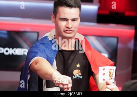 LAS VEGAS, NV - GIUGNO 9: Il giocatore di poker Leo Soma di Francia è il vincitore dell'evento WSOP 2022 #14: $1.500 sei-mani No-Limit Hold'em ($456.889) - World Series of Poker al Bally's Las Vegas Hotel & Casino, il 9 giugno 2022, a Las Vegas, Nevada, Stati Uniti. (Foto di Diego Ribas/PxImages) Foto Stock