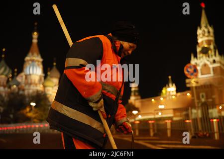 Vista notturna della Piazza Rossa, del Cremlino e DELLE GOMME, autunno a Mosca, Russia Foto Stock