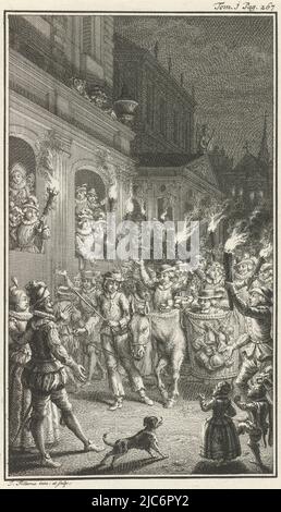 Una folla di persone cammina con una torcia insieme ad una processione in cui un uomo in un cestino è portato sulla destra. Gli spettatori guardano la sfilata dalle loro case. Stampa contrassegnata in alto a destra: Tom. i. pag. 267., Torchlight Processione attraverso una città, tipografo: Jacob Folkema, (menzionato sull'oggetto), disegnatore intermedio: Jacob Folkema, (menzionato sull'oggetto), 1702 - 1767, carta, incisione, a 144 mm x l 91 mm Foto Stock