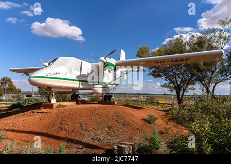 Un velivolo Nomad del Royal Flying Doctor Service in mostra all'Aeroporto di Broken Hill Foto Stock