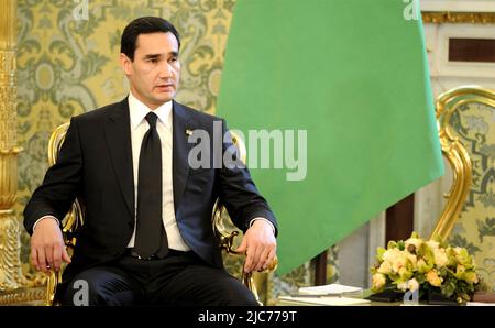 Mosca, Russia. 10th giugno 2022. Il presidente turco Serdar Berdimuhamedow durante un incontro bilaterale con il presidente russo Vladimir Putin, al Cremlino, 10 giugno 2022 a Mosca, Russia. Credit: Mikhail Klimentyev/Kremlin Pool/Alamy Live News Foto Stock