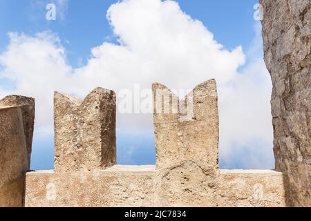 Monumenti architettonici della Torre del Re Federico e del Duomo reale di Erice, Italia Foto Stock