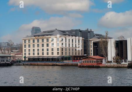 Shangri-la Hotel and Pier nel quartiere di Besiktas di Istanbul, Turchia. Foto Stock