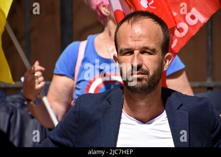 Manuel Bompard del partito di estrema sinistra la France Insoumise (LFI) è visto durante la protesta. I lavoratori postali di Marsiglia hanno avuto uno sciopero contro la riorganizzazione dei turni negli arrondissement di Marsiglia del 1st, 2nd, 3rd, 4th e 14th, che avrebbe portato a tagli di posti di lavoro. Foto Stock