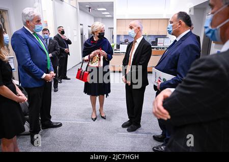 Boston, Stati Uniti. 10th giugno 2022. La Principessa Astrid del Belgio ha ritratto durante una visita al Massachusetts General Hospital Burr Proton Therapy Center, a Boston, durante una Missione economica belga negli Stati Uniti d'America, venerdì 10 giugno 2022. Dal 4th al 12th giugno una delegazione con la Principessa e vari Ministri visiterà Atlanta, New York e Boston. BELGA PHOTO LAURIE DIEFFEMBACQ Credit: Belga News Agency/Alamy Live News Foto Stock