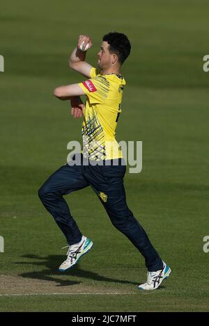 CHESTER LE STREET, Regno Unito Nathan Sowter of Durham Bowls durante la partita Vitality Blast T20 tra il Durham County Cricket Club e il Lancashire al Seat Unique Riverside, Chester le Street venerdì 10th giugno 2022. (Credit: Will Matthews | MI News) Credit: MI News & Sport /Alamy Live News Foto Stock