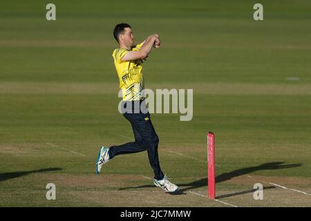 CHESTER LE STREET, Regno Unito Nathan Sowter of Durham Bowls durante la partita Vitality Blast T20 tra il Durham County Cricket Club e il Lancashire al Seat Unique Riverside, Chester le Street venerdì 10th giugno 2022. (Credit: Will Matthews | MI News) Credit: MI News & Sport /Alamy Live News Foto Stock