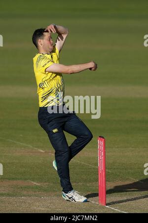 CHESTER LE STREET, Regno Unito Nathan Sowter of Durham Bowls durante la partita Vitality Blast T20 tra il Durham County Cricket Club e il Lancashire al Seat Unique Riverside, Chester le Street venerdì 10th giugno 2022. (Credit: Will Matthews | MI News) Credit: MI News & Sport /Alamy Live News Foto Stock