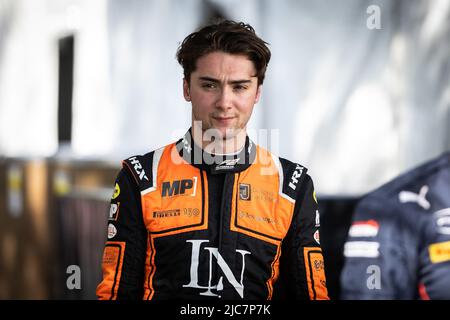 Baku, Azerbaigian. 10th giugno 2022. Novalak Clement (fra), MP Motorsport, Dallara F2, ritratto durante il round 6th del Campionato FIA di Formula 2 2022, sul circuito cittadino di Baku, dal 10 al 12 giugno 2022 a Baku, Azerbaigian - Foto: Diederik Van Der Laan/DPPI/LiveMedia Credit: Independent Photo Agency/Alamy Live News Foto Stock