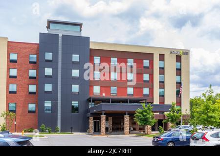 BILTMORE VILLAGE in ASHEVILLE, NC, USA-5 GIUGNO 2022: Casa 2 Suites by Hildon, facciata e ingresso. Foto Stock