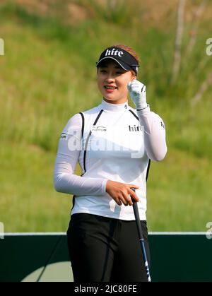 Seul, Corea del Sud. 10th giugno 2022. Yoon Ina (KOR), 10 giugno 2022 - Golf : Yoon Ina della Corea del Sud si scalda sulla buca 10th durante il primo round del KLPGA Celltrion Queens Masters 2022 al Seolhaeone Country Club di Yangyang, a est di Seoul, Corea del Sud. Credit: Lee Jae-Won/AFLO/Alamy Live News Foto Stock