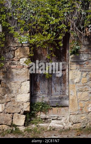 Porta in pietra con muratura in Toscana Foto Stock
